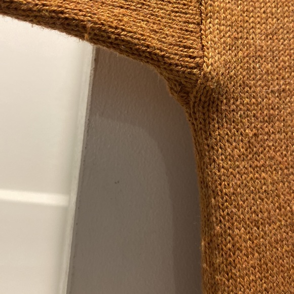 Tahari Tunic V-Neck Hi-Lo Sweater with Beautiful Tortoiseshell Button Accents - Picture 7 of 9